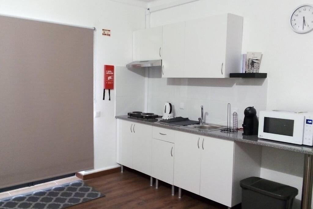 De Ca - Com Acesso Independente E Kitchenette Lousa (Central Portugal)